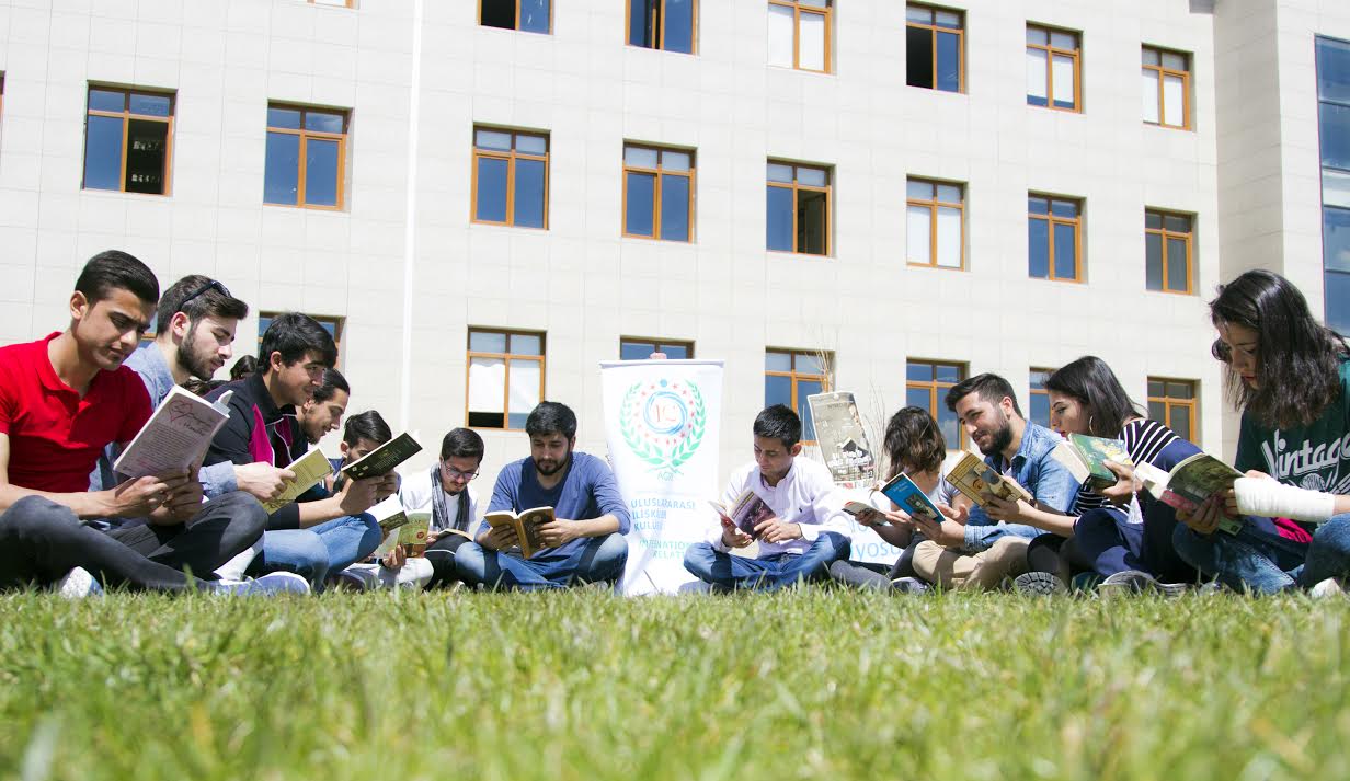 Ağrı İbrahim Çeçen Üniversitesi’nde kitap okuma şenliği