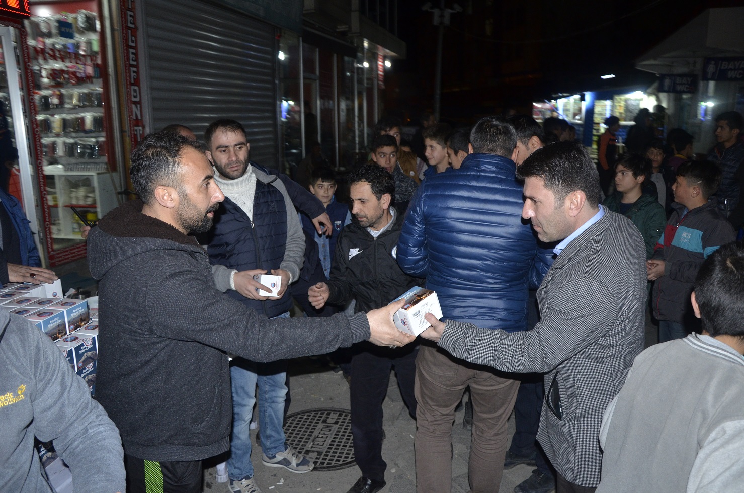 Ağrı Belediyesi Regaib kandili dolayısıyla kandil simidi dağıttı