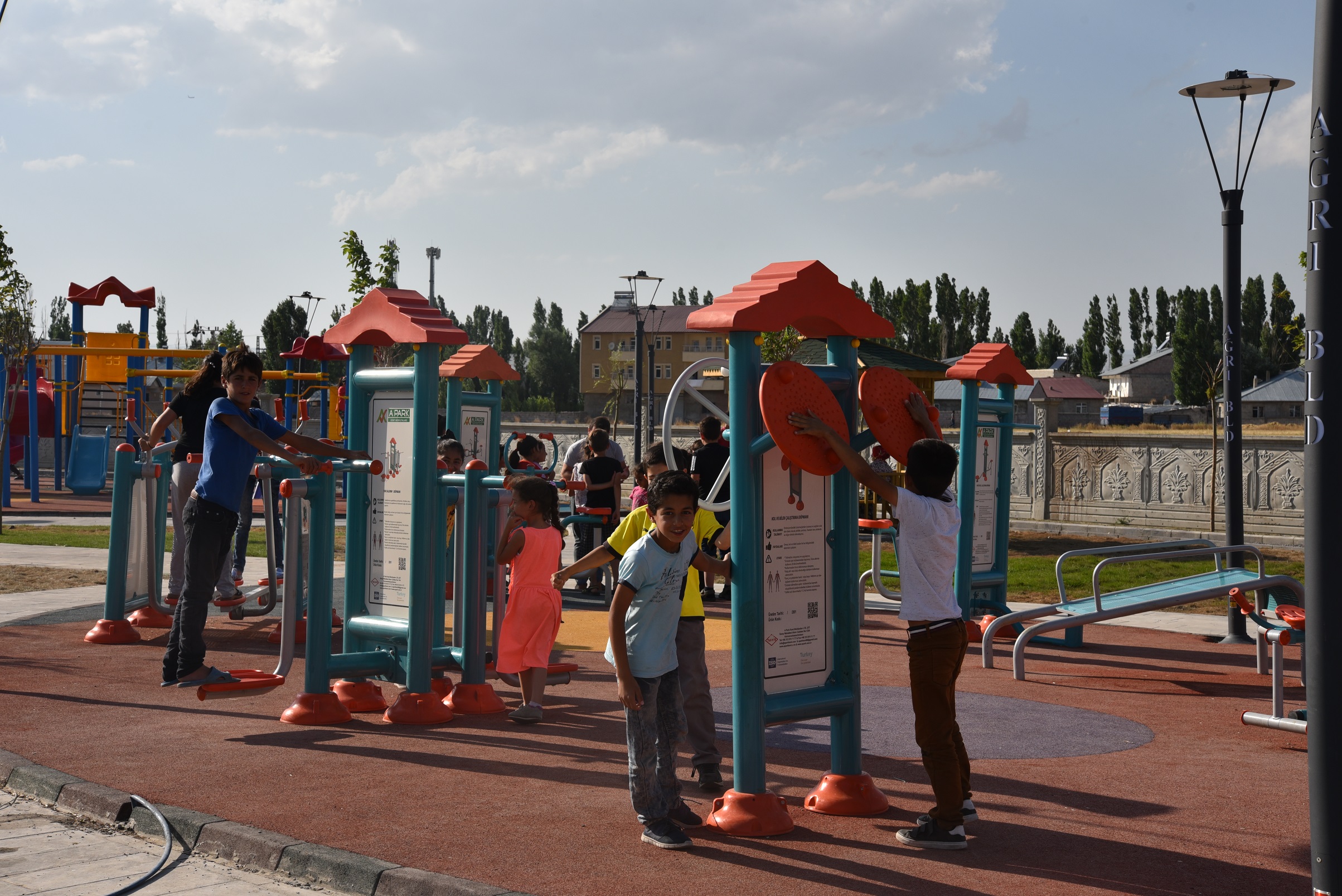 Ağrı Belediyesi Yeni Parkları Hizmete Açıyor.