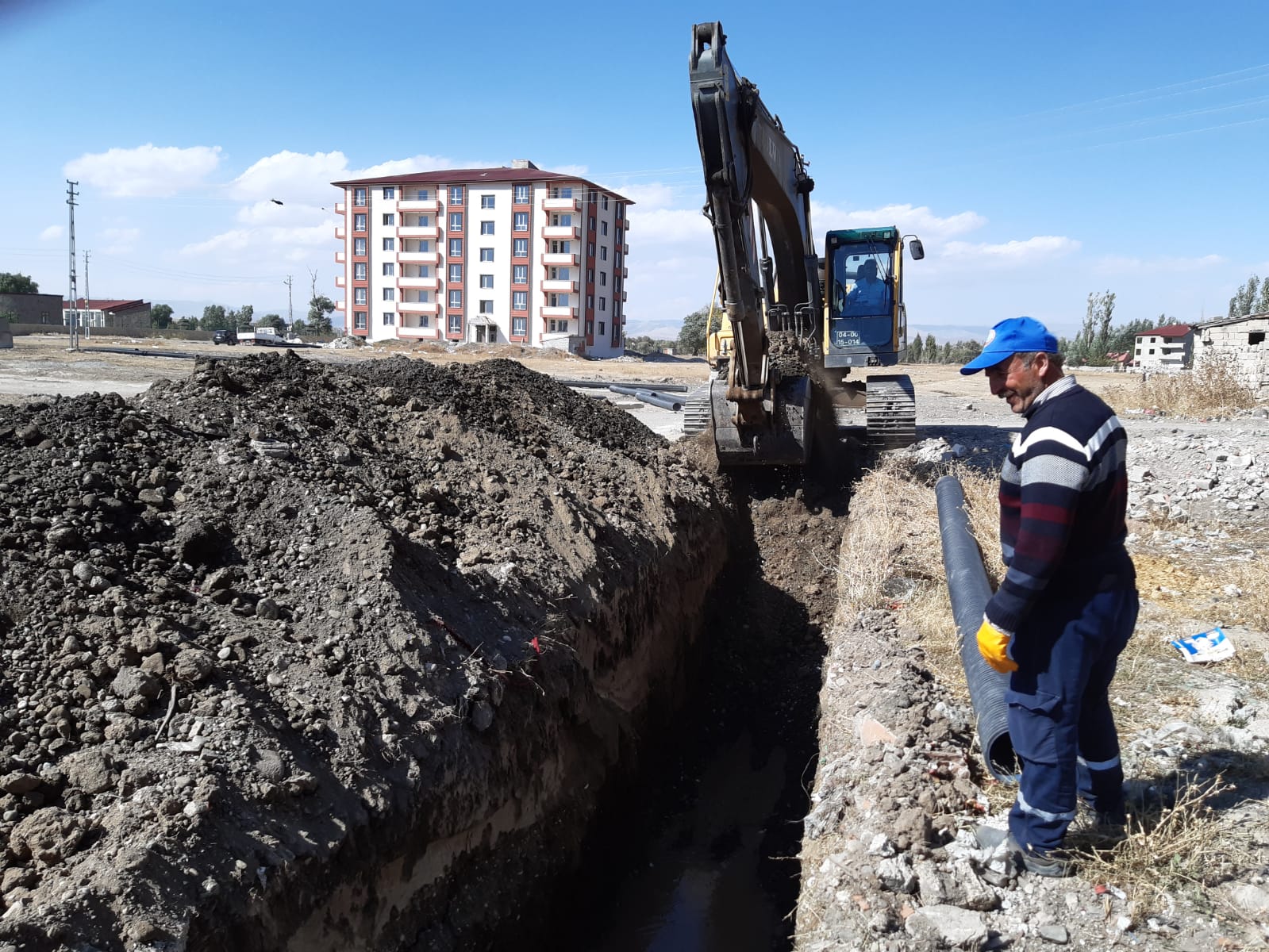 Su ve Kanalizasyon Hattı Çalışmaları Devam Ediyor