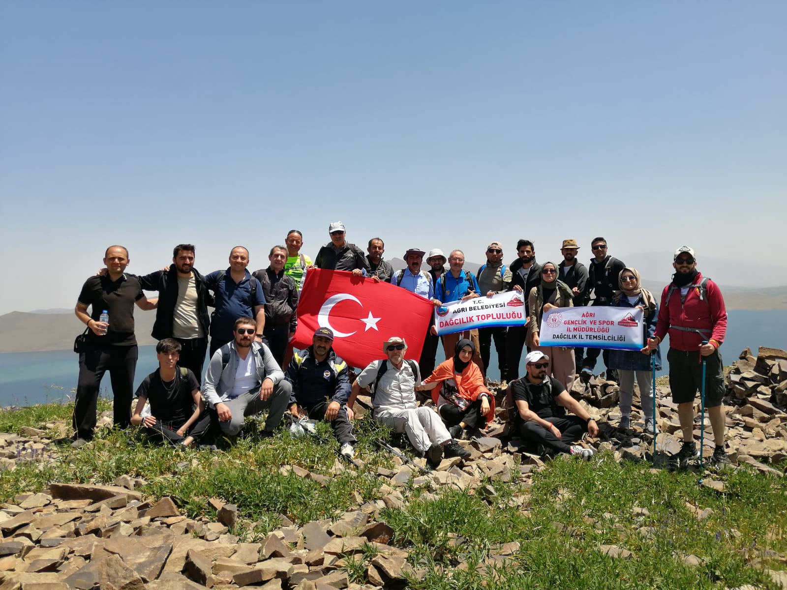 Ağrılı Dağcılar Balıkgölü Ziyarettepe Zirve tırmanışı Gerçekleştirdi.