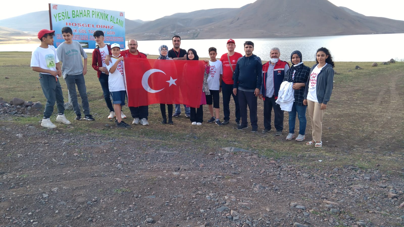 Türkiye’nin cennet merkezi Balık Gölü’nde öğrenciler izci kampı kurdu