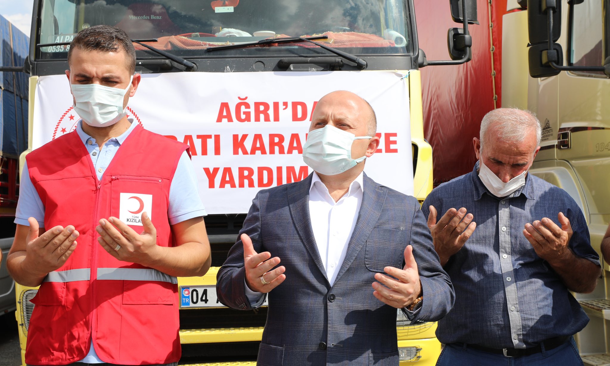 Afetzedelere Ulaşmak Üzere Ağrı’dan 4 Tır Gıda ve İhtiyaç Malzemesi Yola Çıktı